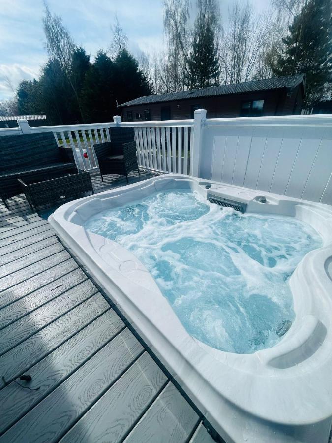 Evergreen Lodge With Hot Tub York Buitenkant foto